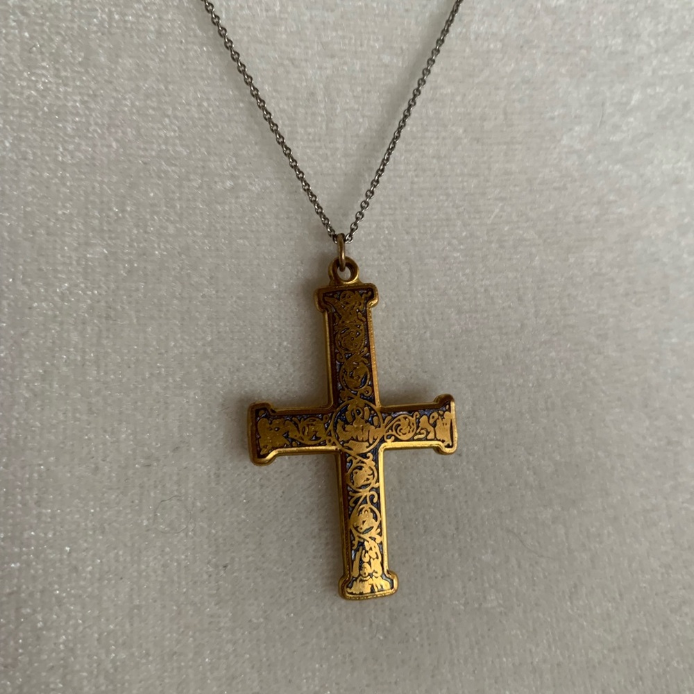 Vintage Gold Cross Pendant with Detailing